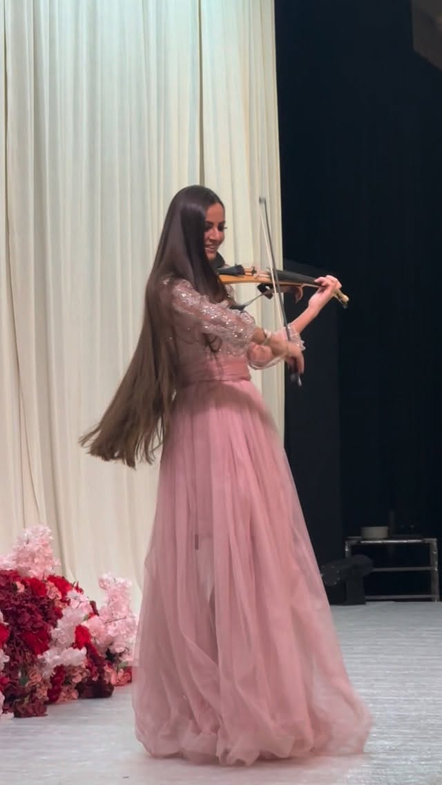 Post 10 by Ksenia Kot 🎻Violin & Dj 🎧 Musician in Dubai, Abu Dhabi, UAE 🇦🇪 on Instagram (video)