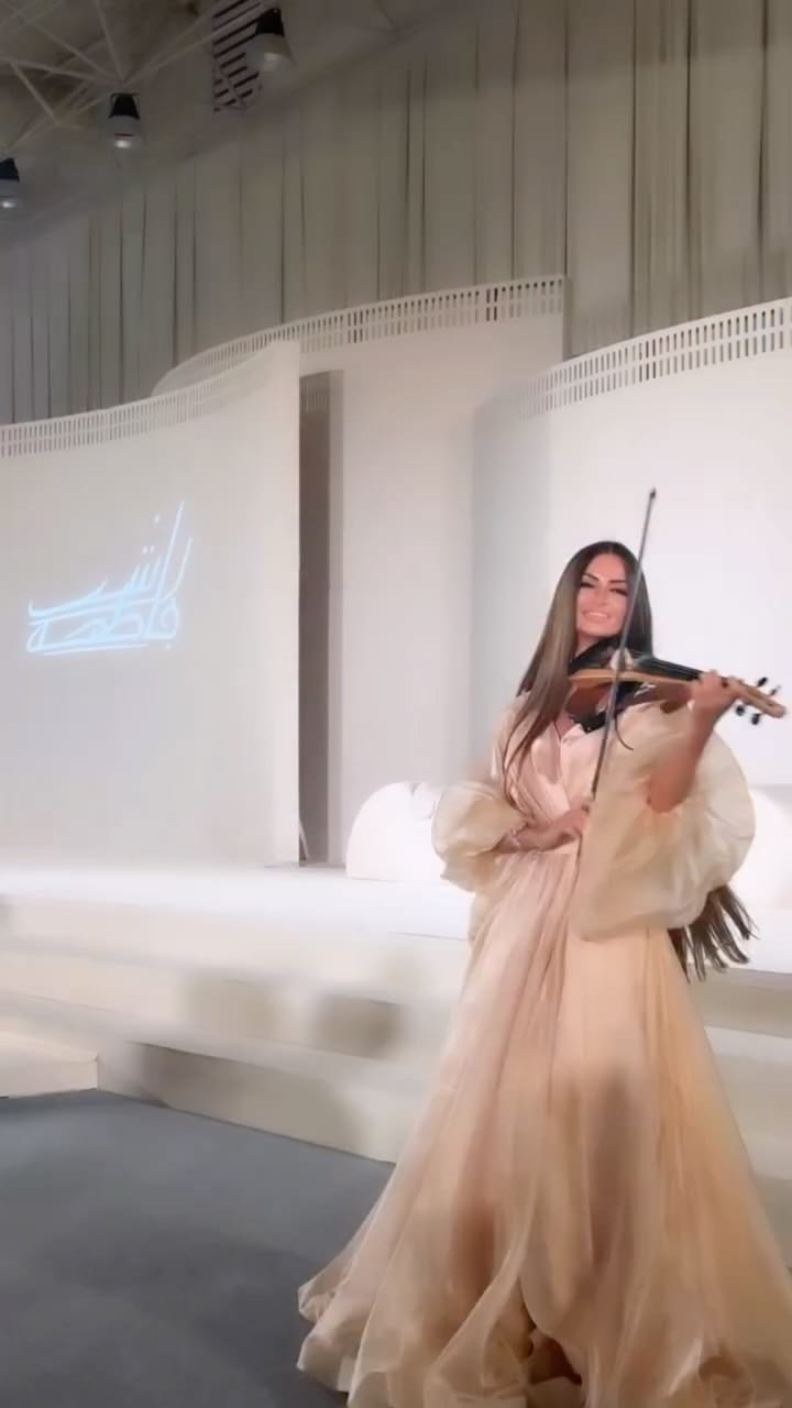 Post 1 by Ksenia Kot 🎻Violin & Dj 🎧 Musician in Dubai, Abu Dhabi, UAE 🇦🇪 on Instagram (video)