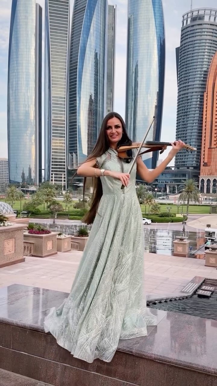 Post 6 by Ksenia Kot 🎻Violin & Dj 🎧 Musician in Dubai, Abu Dhabi, UAE 🇦🇪 on Instagram (video)