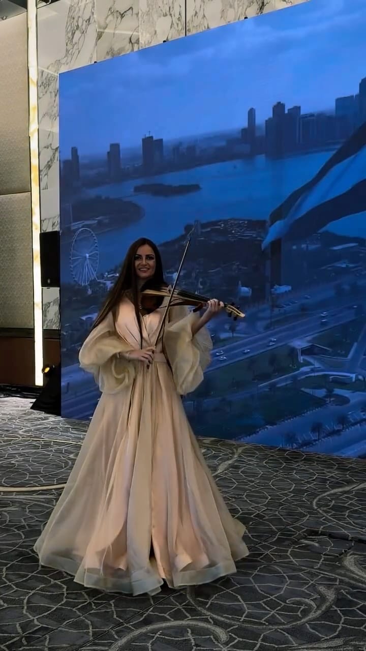 Post 5 by Ksenia Kot 🎻Violin & Dj 🎧 Musician in Dubai, Abu Dhabi, UAE 🇦🇪 on Instagram (video)