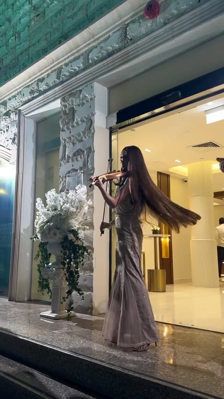 Post 7 by Ksenia Kot 🎻Violin & Dj 🎧 Musician in Dubai, Abu Dhabi, UAE 🇦🇪 on Instagram (video)