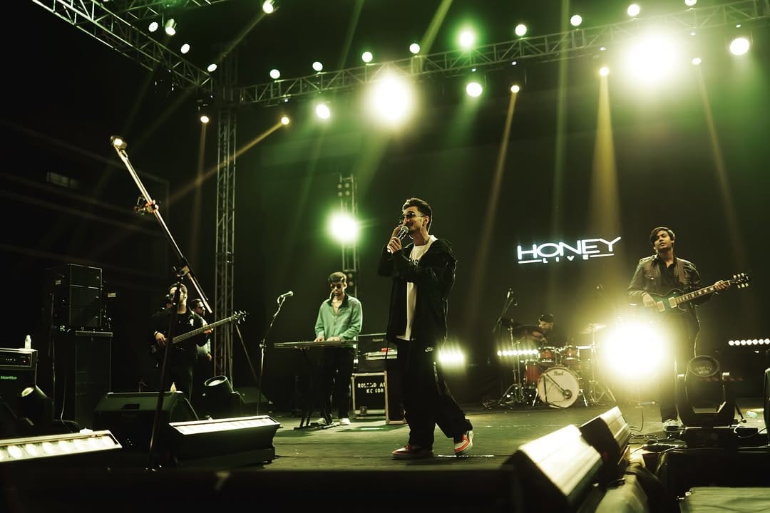 Post 8 by HONEY 🎵 on Instagram (image)