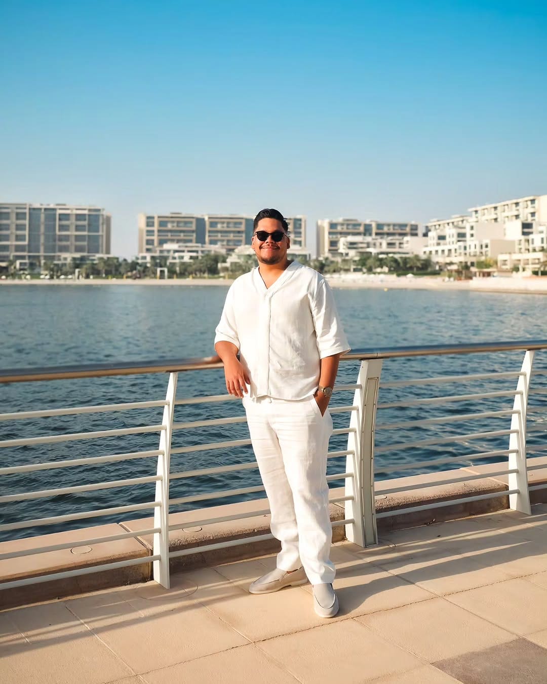 Post 2 by Rafael Oliveros on Instagram (carousel)