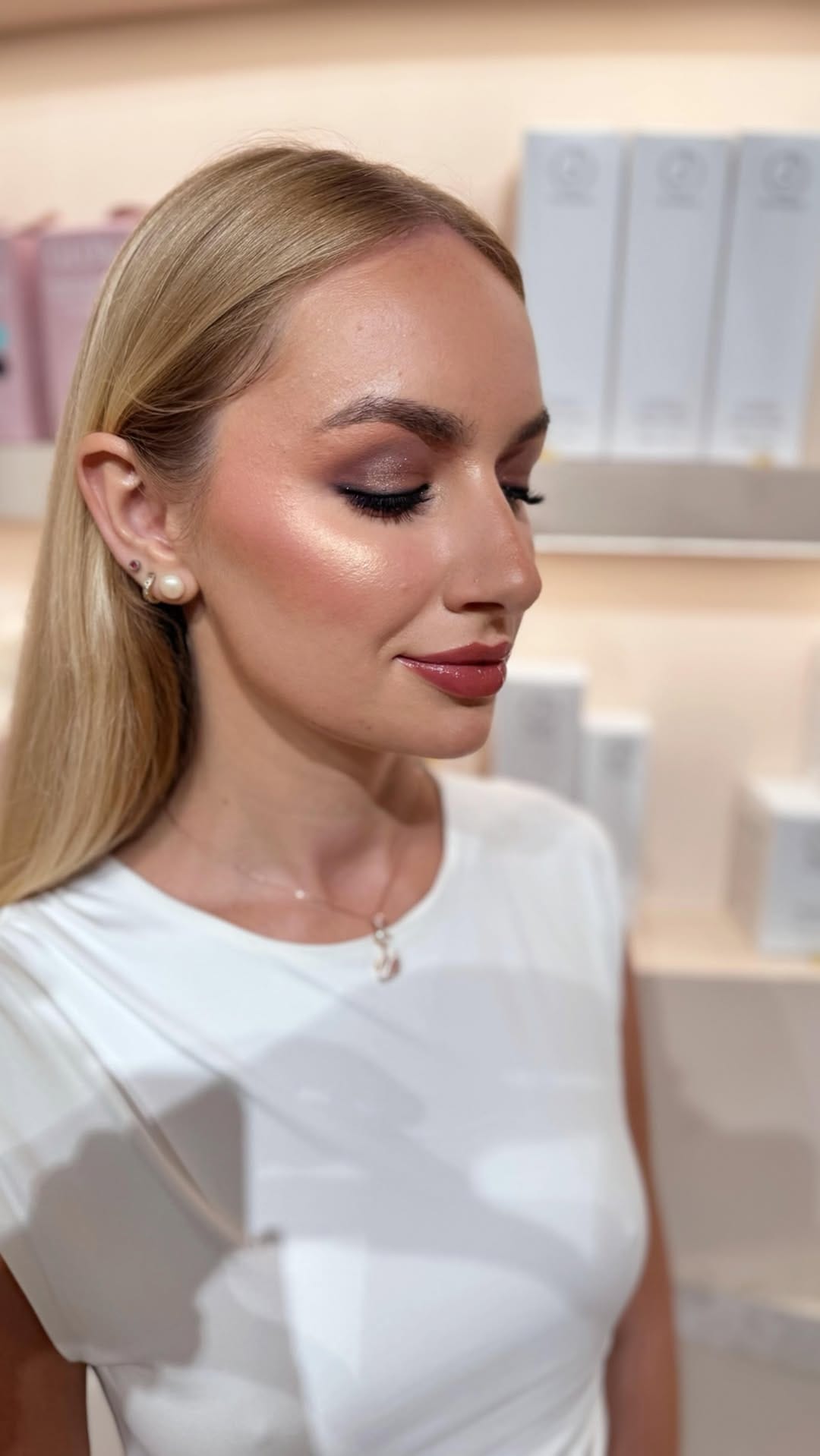 Post 8 by Dubai Makeup Artist Nattasha on Instagram (video)