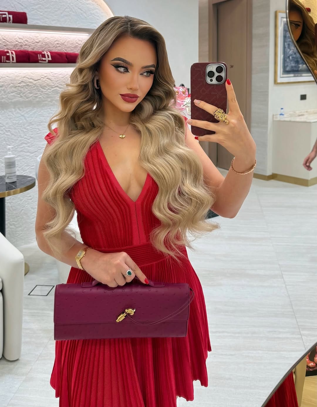 Post 1 by 𝐋𝐀𝐔𝐑𝐀 𝐂𝐀𝐌𝐈𝐋𝐀 𝐒𝐈𝐋𝐕𝐀 on Instagram (carousel)