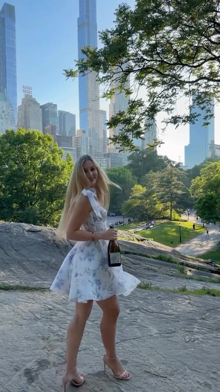 Post 3 by Yuliia on Instagram (video)