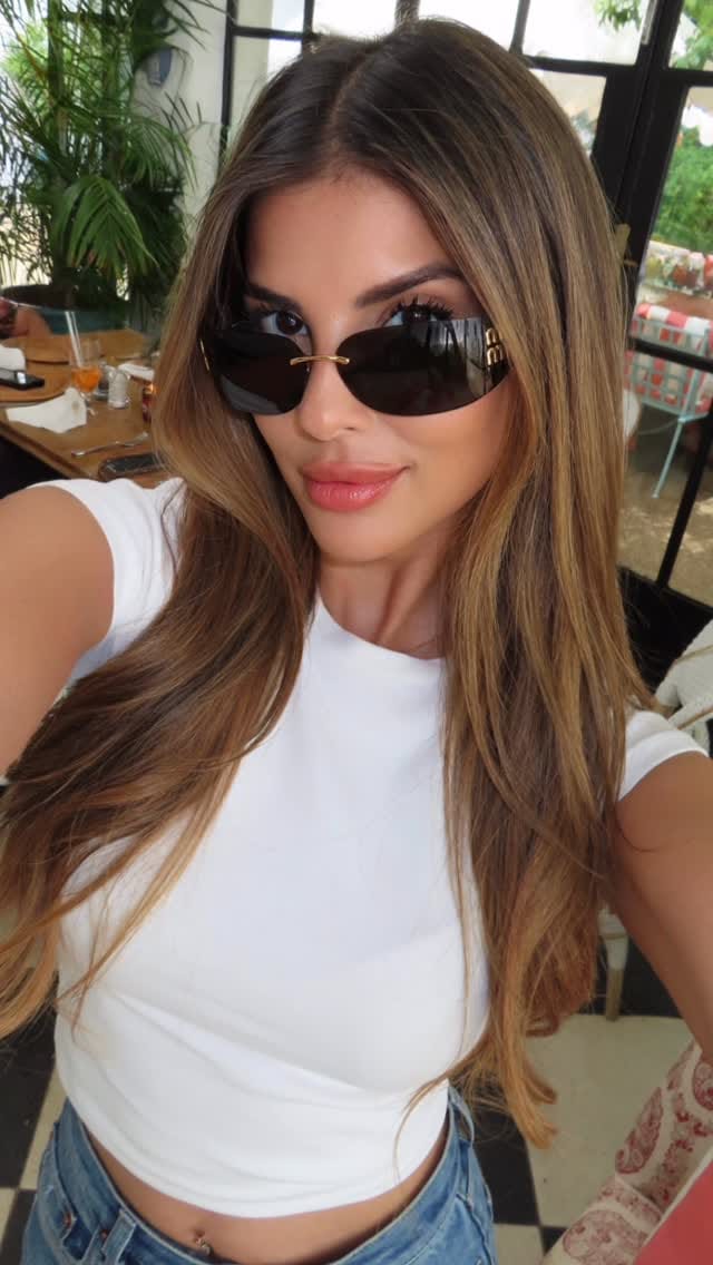 Post 7 by Farrah Mia on Instagram (video)