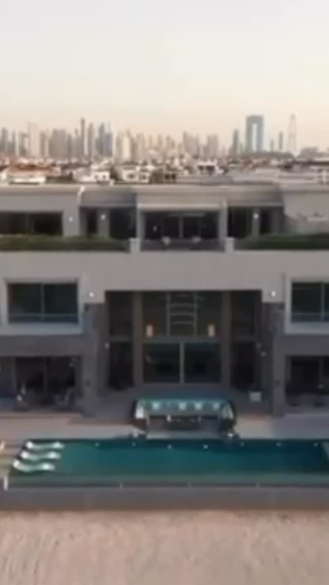 Post 8 by Kelly Robinson on Instagram (video)