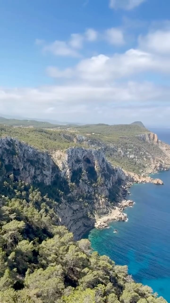Post 2 by Žaneta Vašková | Real estate on Instagram (video)
