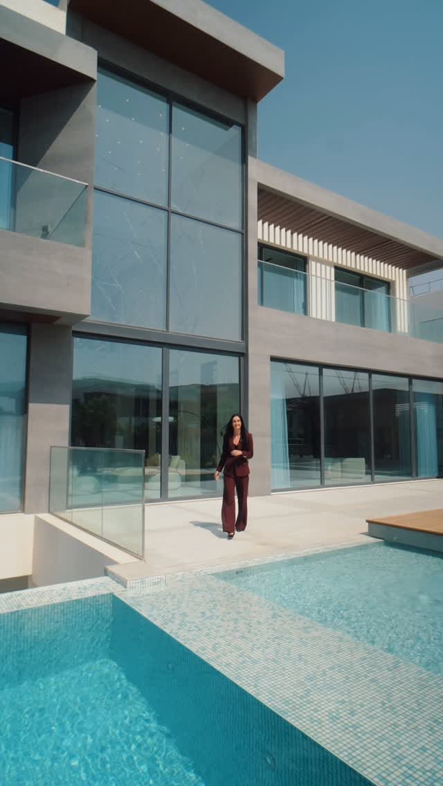 Post 2 by Jana Halušková on Instagram (video)