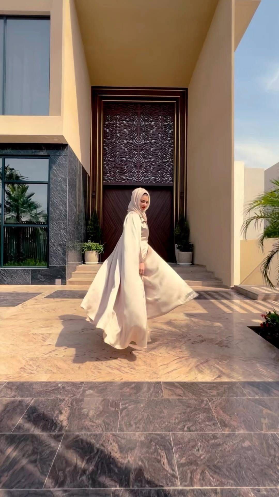 Post 8 by Cornelia Pintilie on Instagram (video)