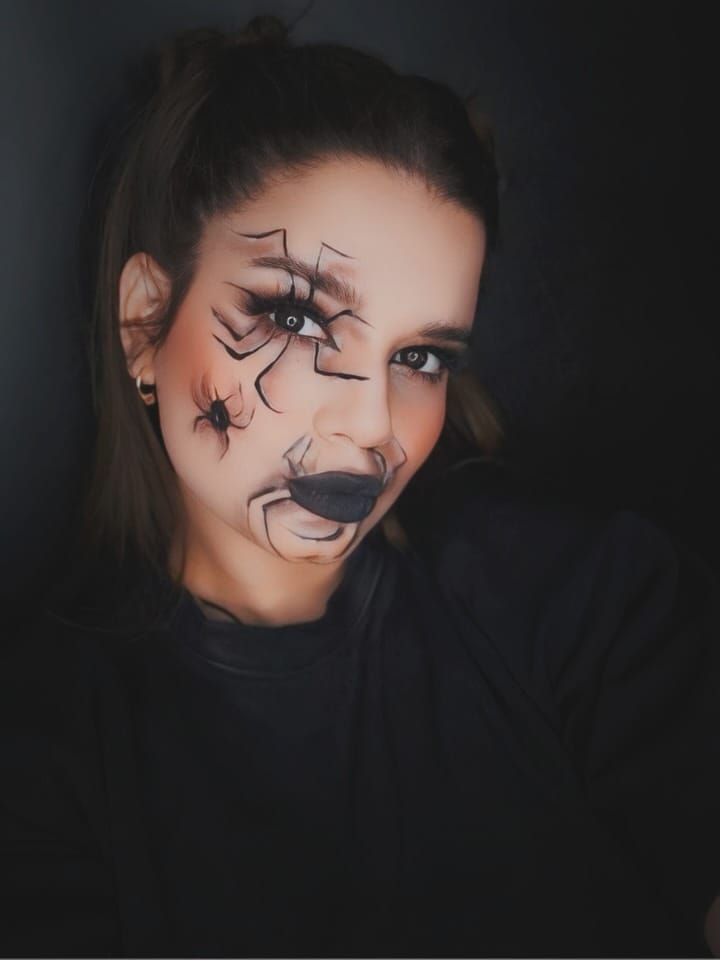 Post 8 by Rania Labidi 🎨🛫 on Instagram (carousel)