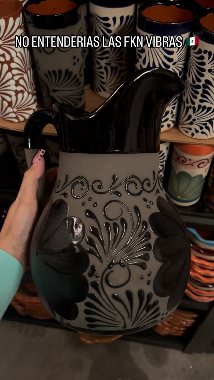 Post 9 by Mi Casita Candle Co on Instagram (video)