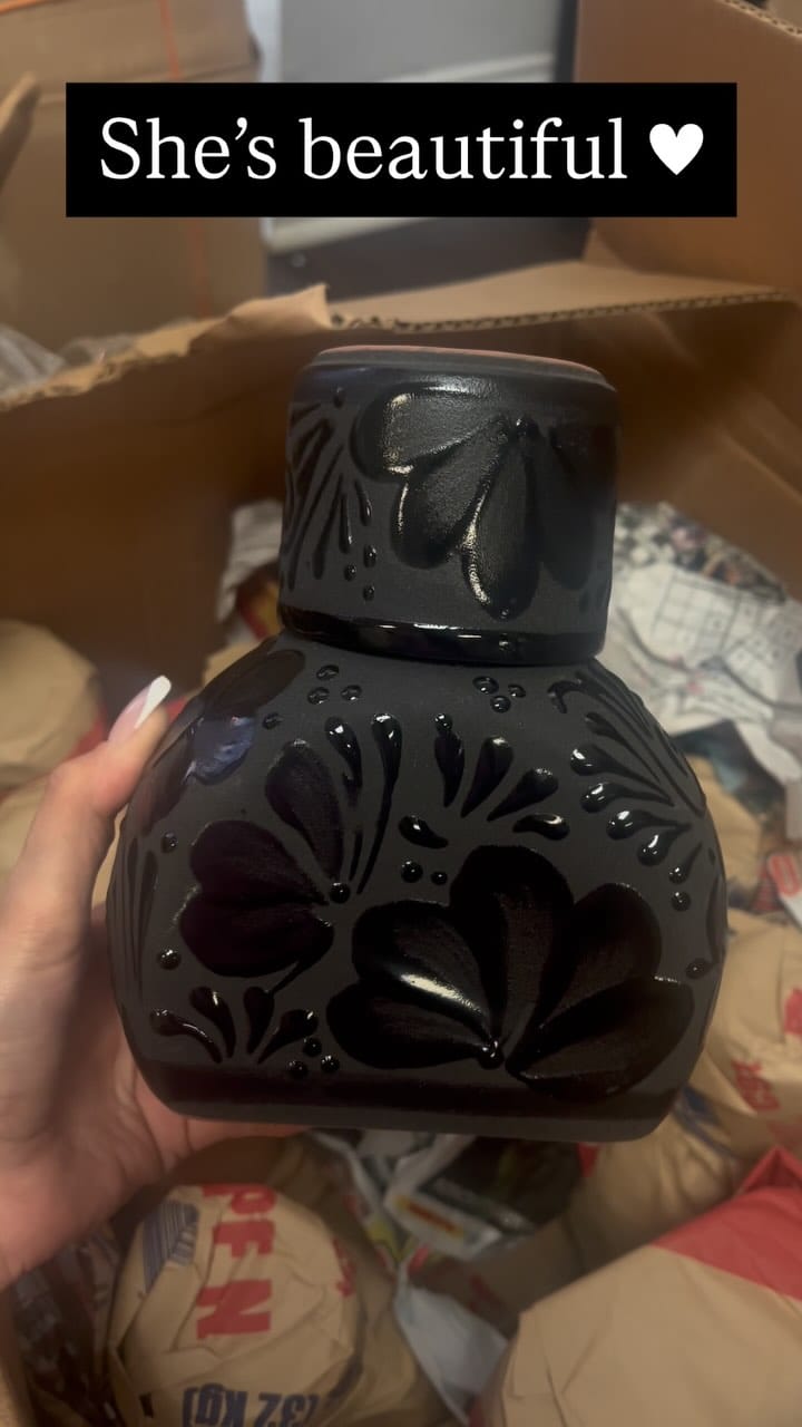 Post 3 by Mi Casita Candle Co on Instagram (video)