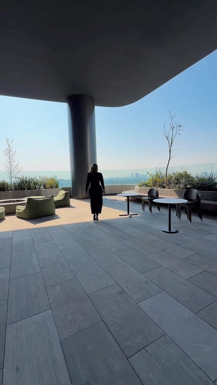 Post 5 by Lily Fernandez on Instagram (video)