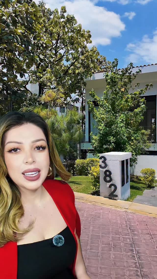 Post 7 by Lily Fernandez on Instagram (video)