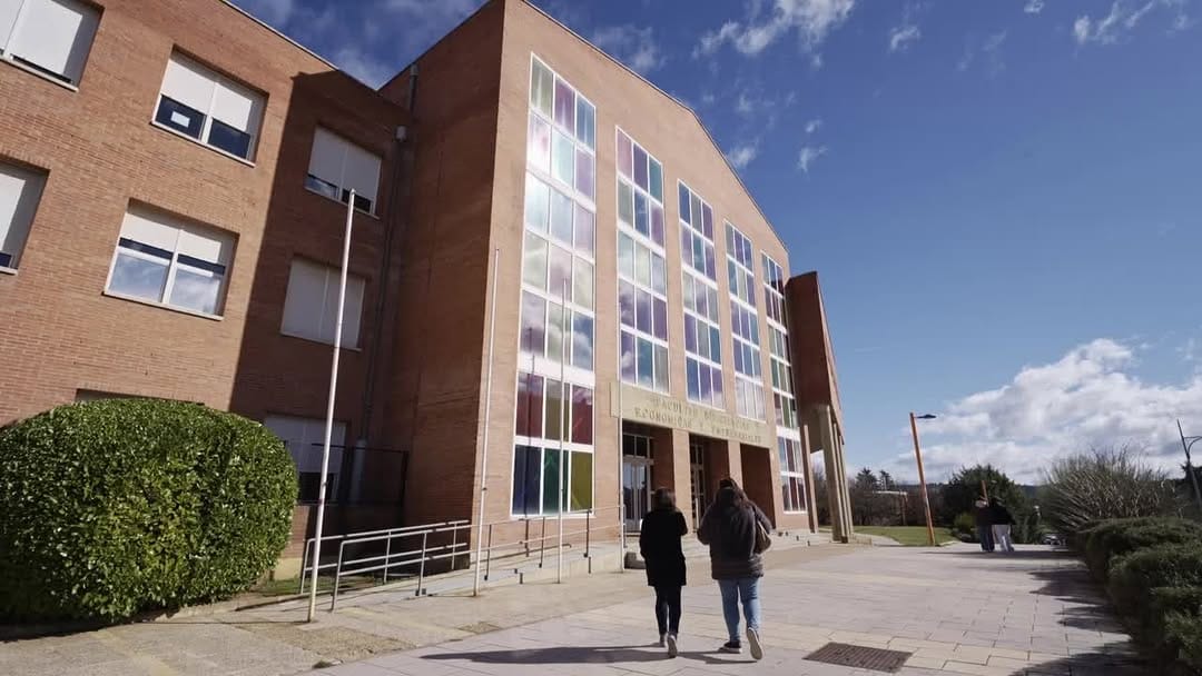 Post 10 by Universidad de León on Instagram (video)