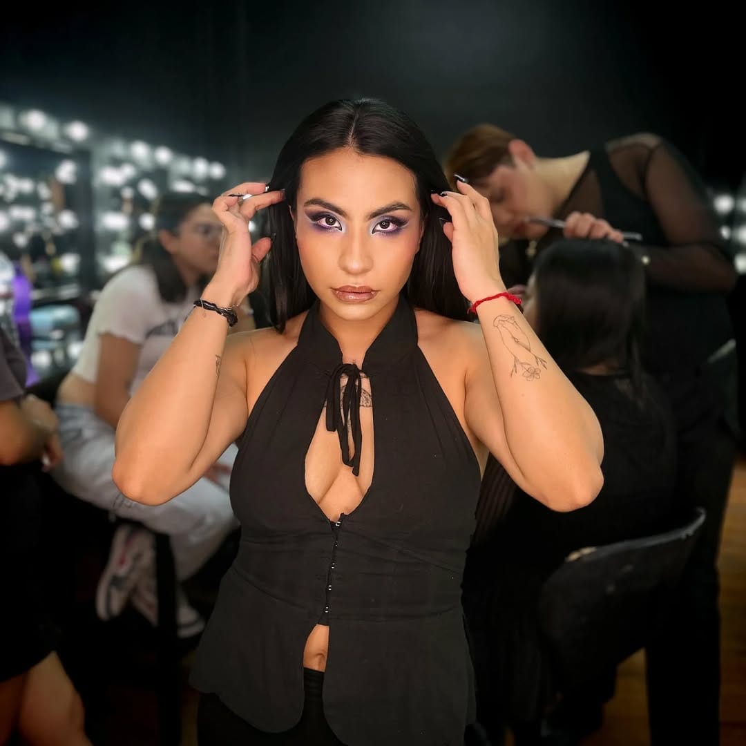 Post 3 by 𝗠𝗜𝗞𝗨 𝗠𝗔𝗞𝗘𝗨𝗣 𝗦𝗖𝗛𝗢𝗢𝗟 on Instagram (carousel)