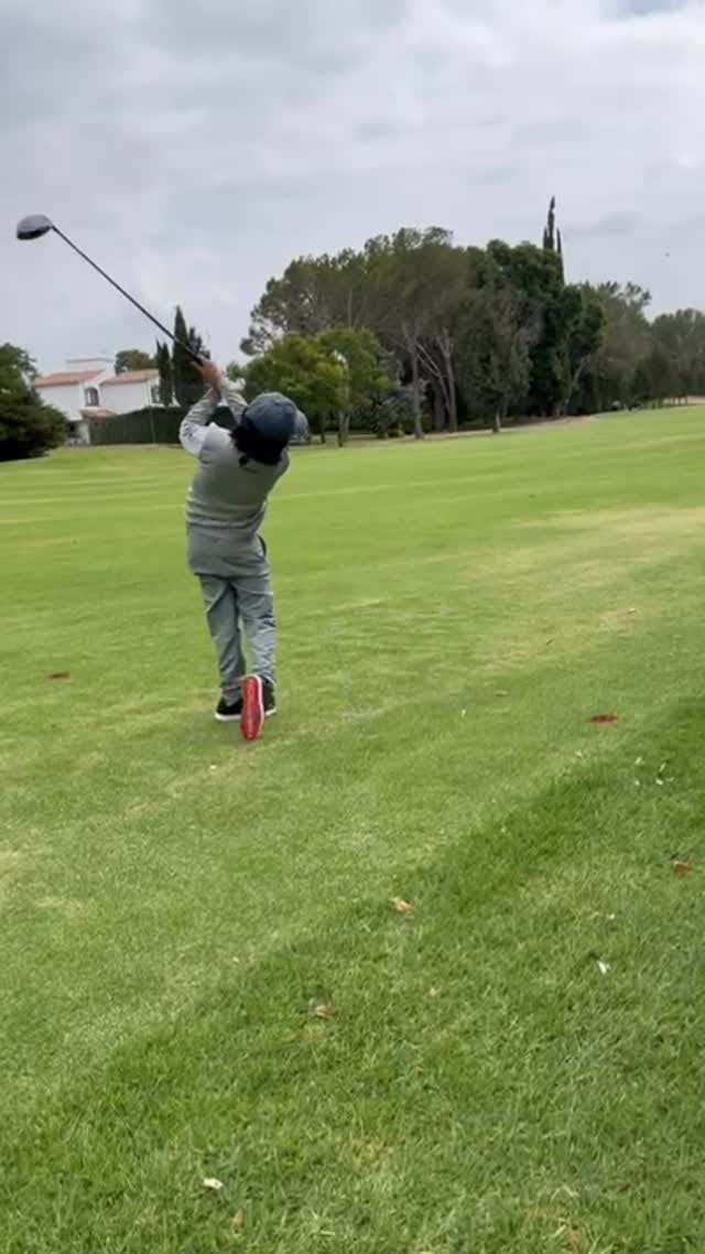 Post 2 by Issa Perez golfmx on Instagram (video)