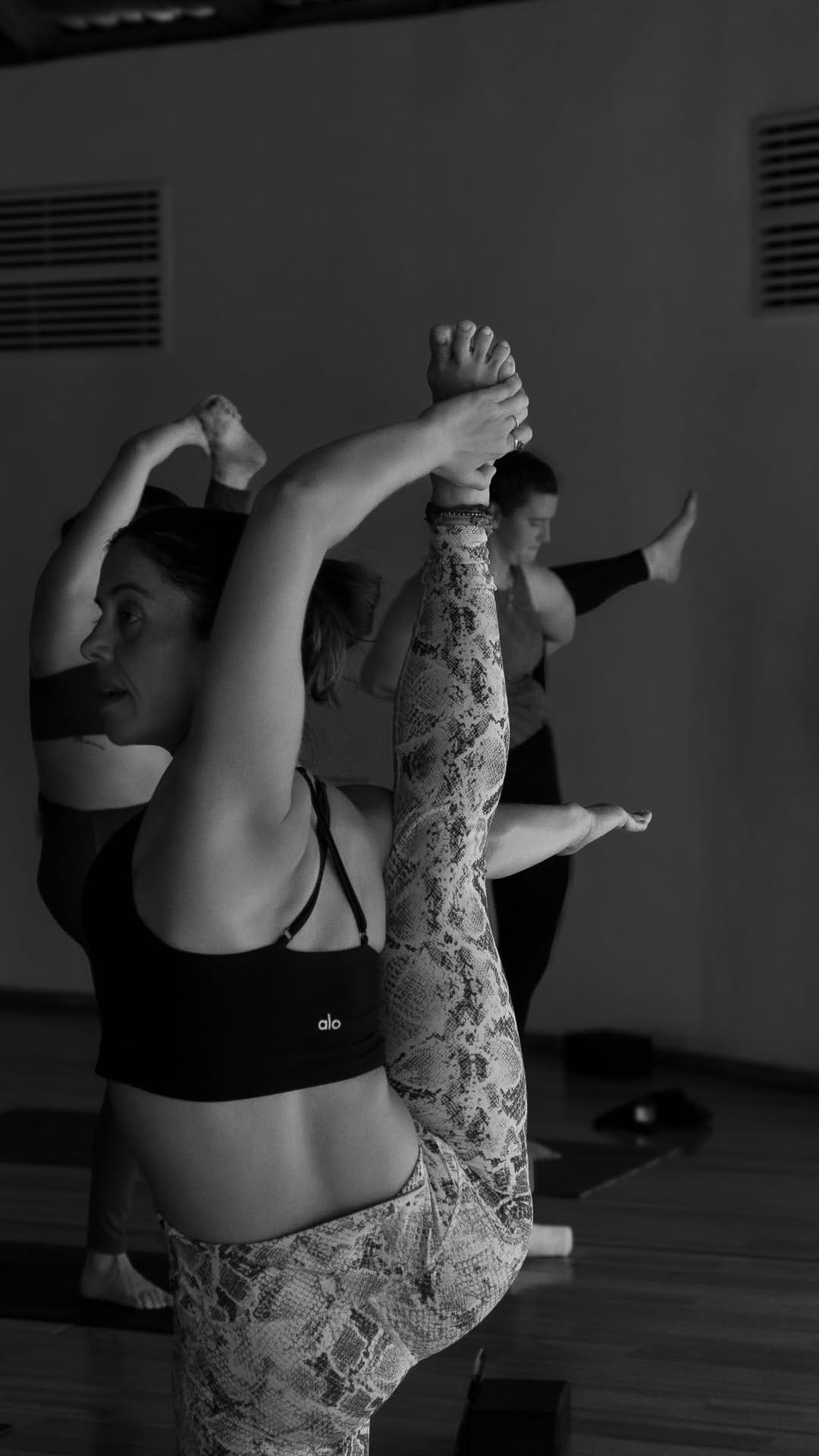 Post 1 by YOGAMEX on Instagram (video)