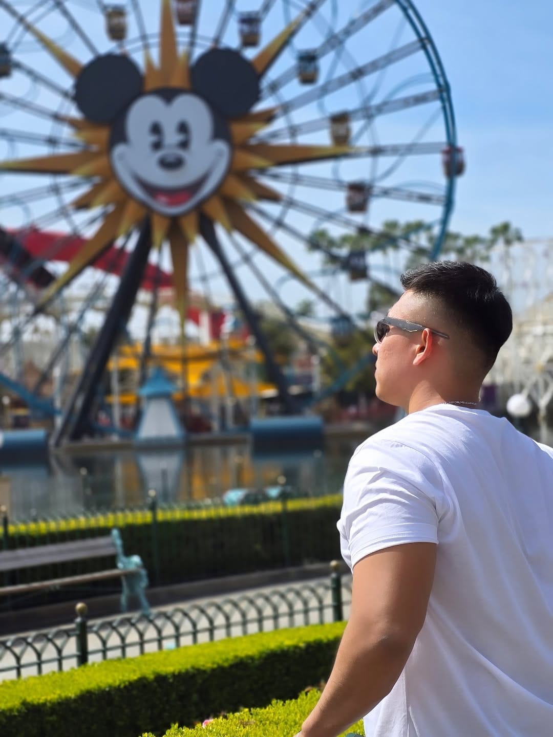 Post 5 by Salvador Castillo on Instagram (carousel)