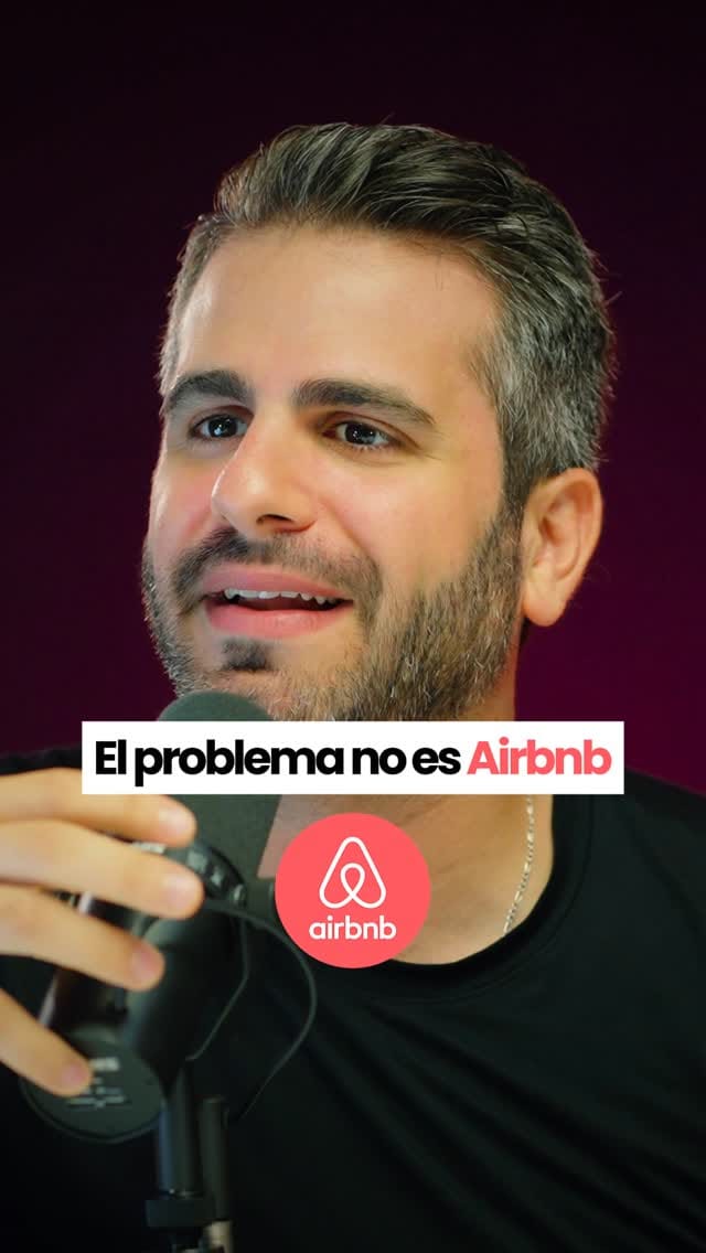 Post 2 by Entre Creadores | Podcast con Mauricio Benoist on Instagram (video)