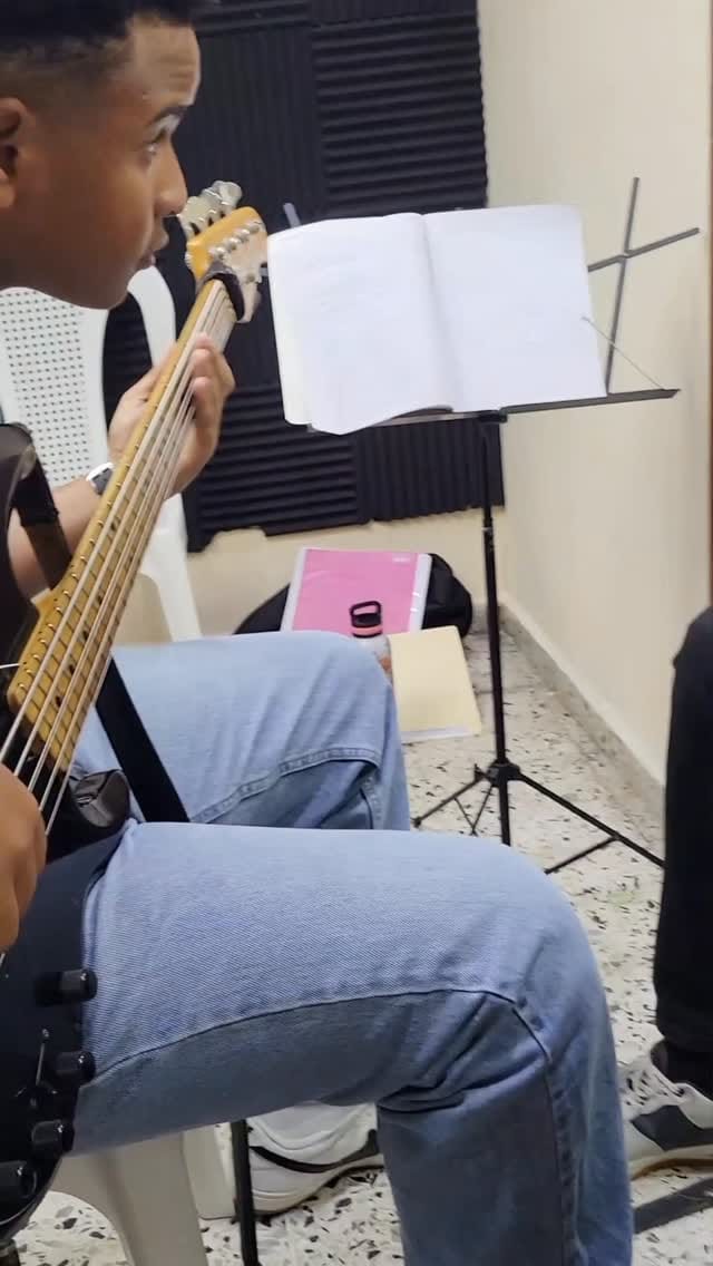 Post 7 by Academia Música Expreso on Instagram (video)