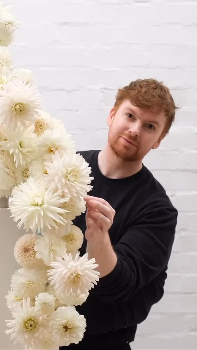 Post 10 by Flower School México ® on Instagram (video)
