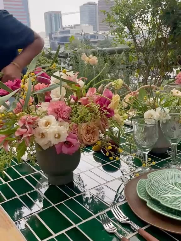 Post 7 by Flower School México ® on Instagram (carousel)