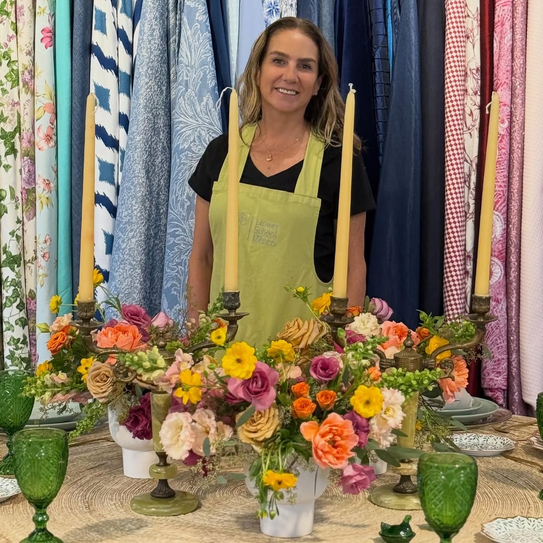 Post 2 by Flower School México ® on Instagram (carousel)