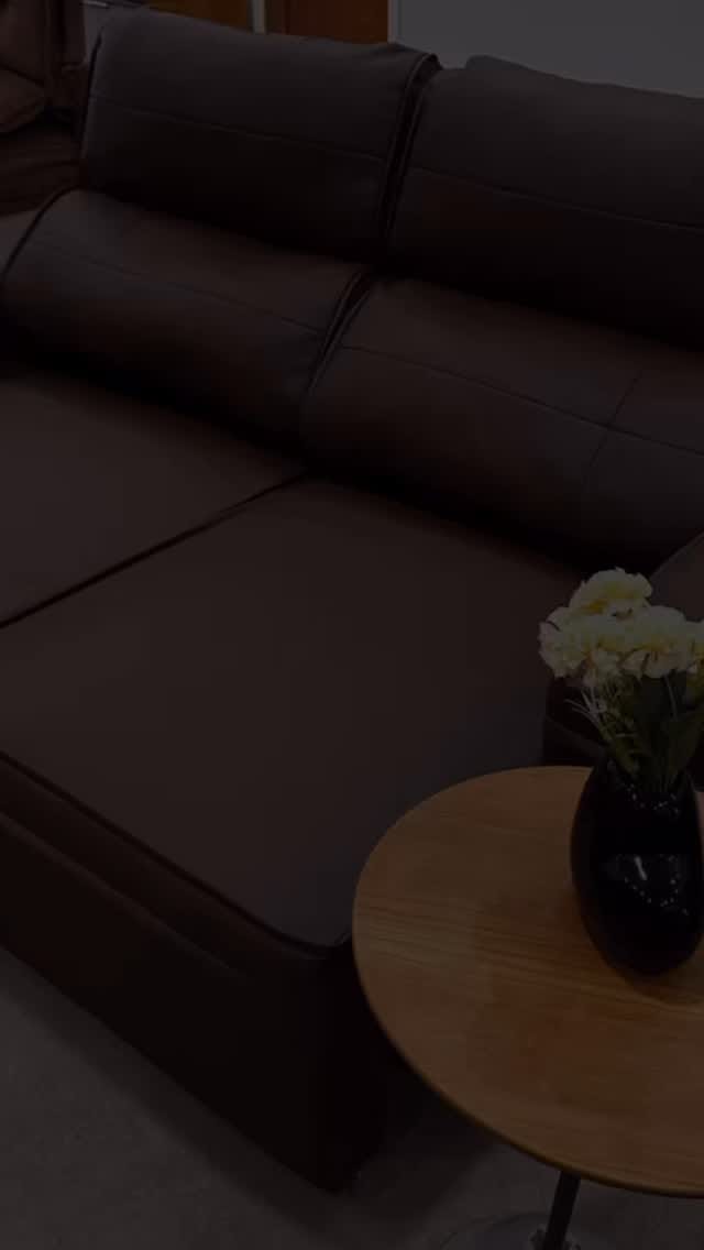 Post 5 by JR sofás e estofados on Instagram (video)