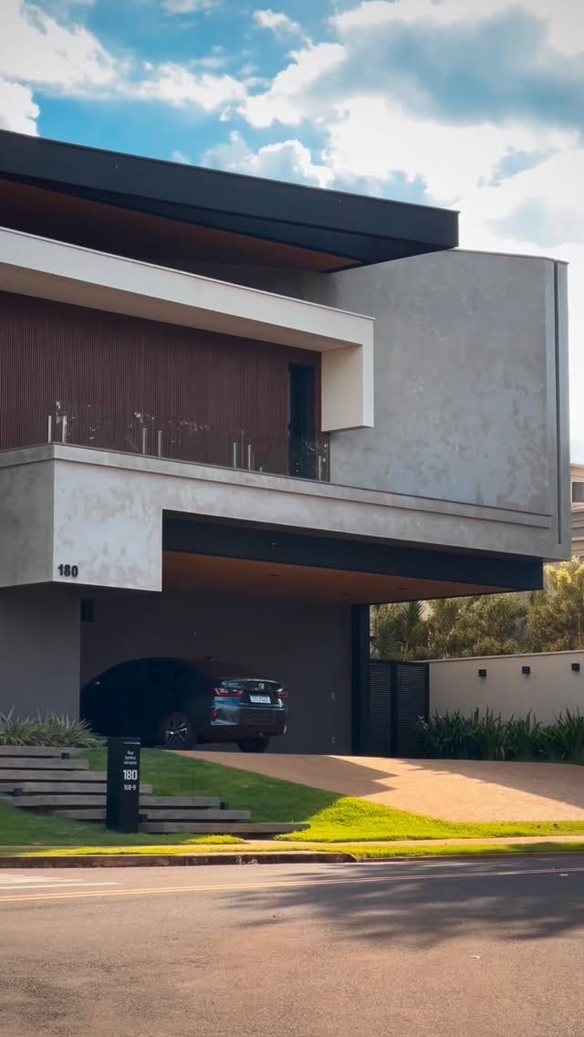 Post 3 by I G O R  C O S S A L T E R on Instagram (video)