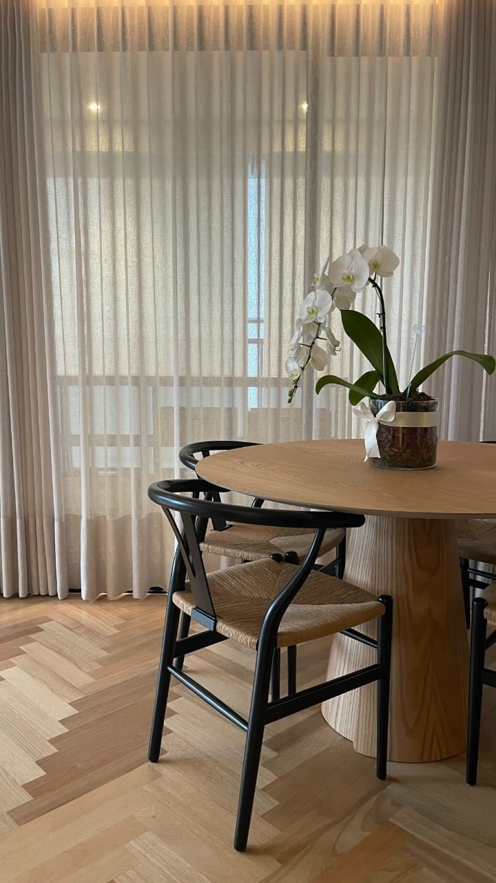 Post 6 by Lala Cortinas | Cortinas e Persianas Sob medida on Instagram (video)