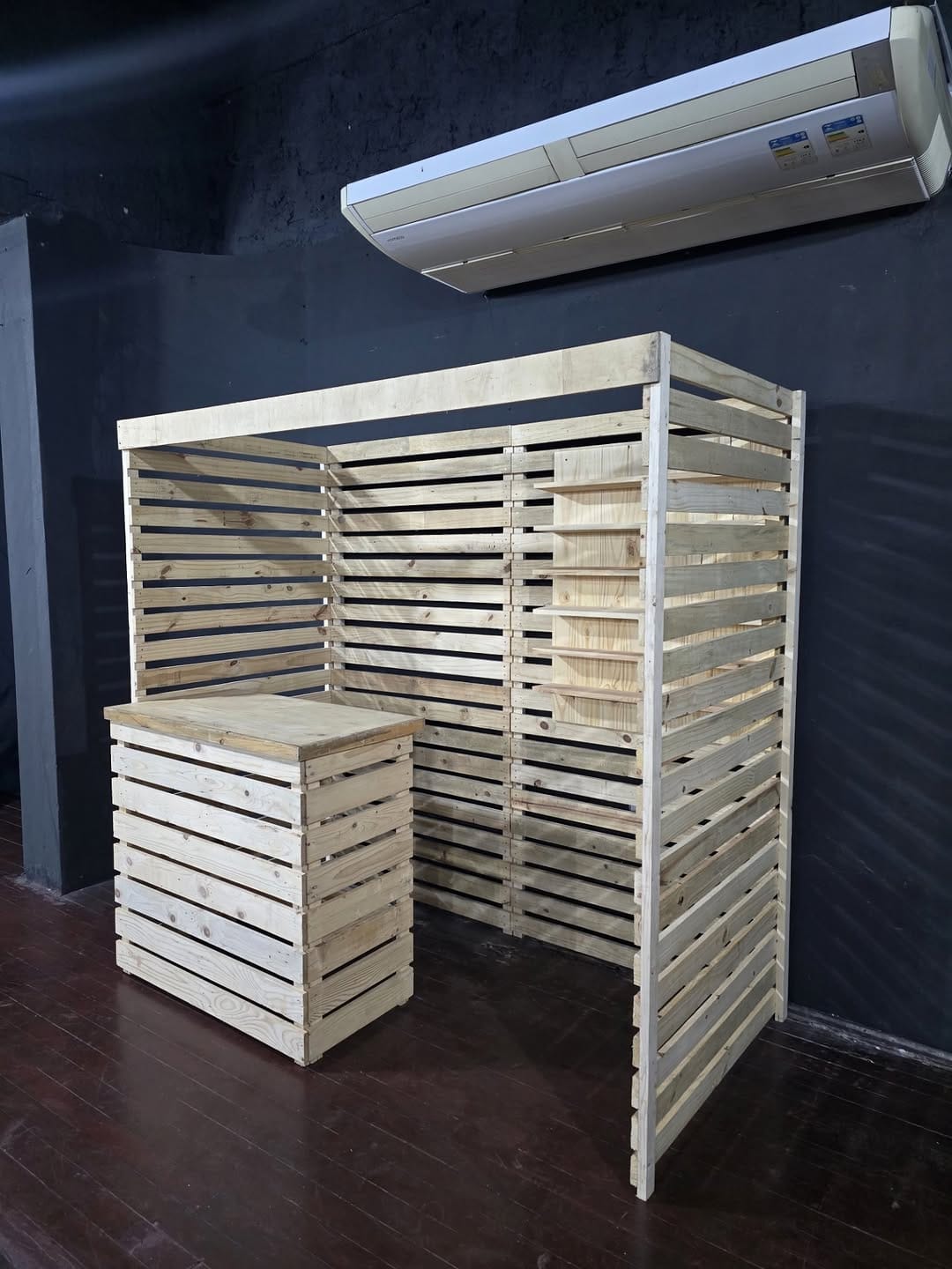 Post 8 by Rustiquei - Moveis de Pallet on Instagram (carousel)