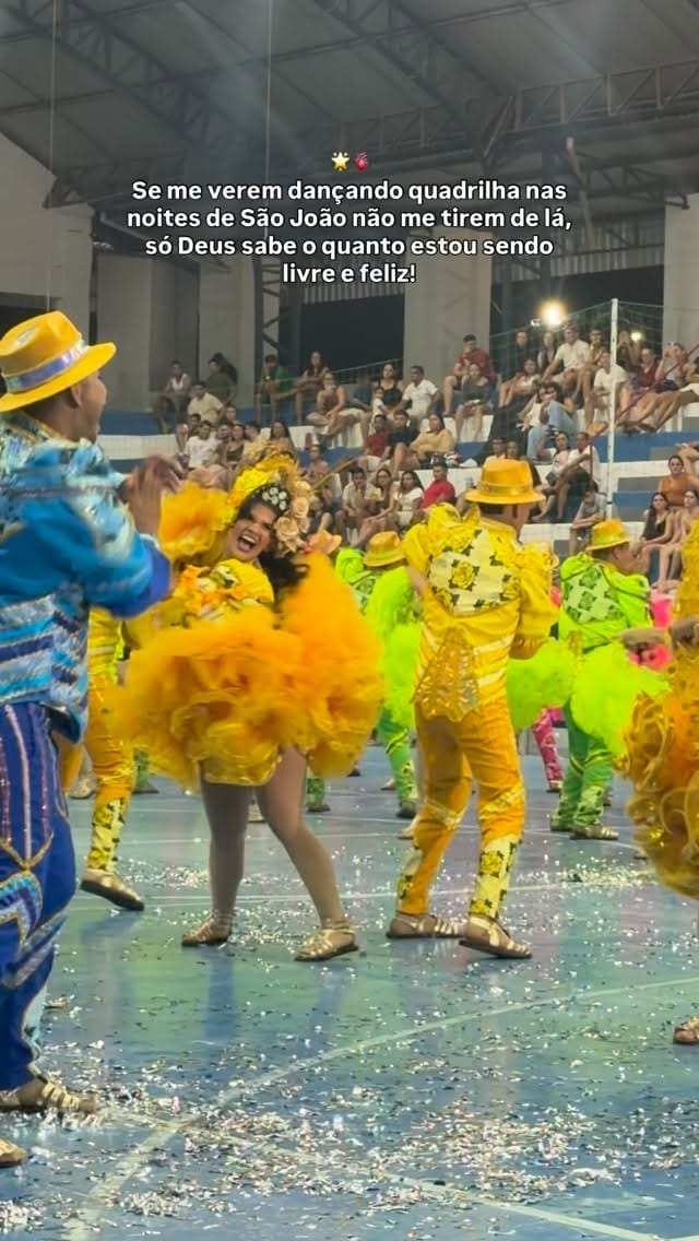 Post 1 by Karoline Oliveira on Instagram (video)
