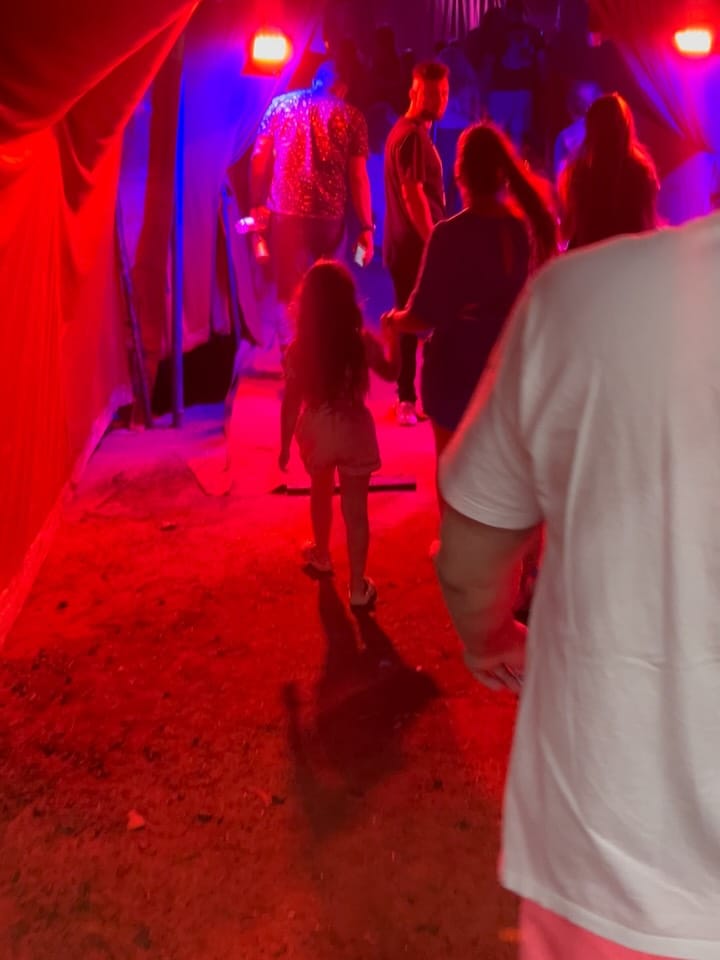 Post 6 by Ariane Camargo on Instagram (carousel)