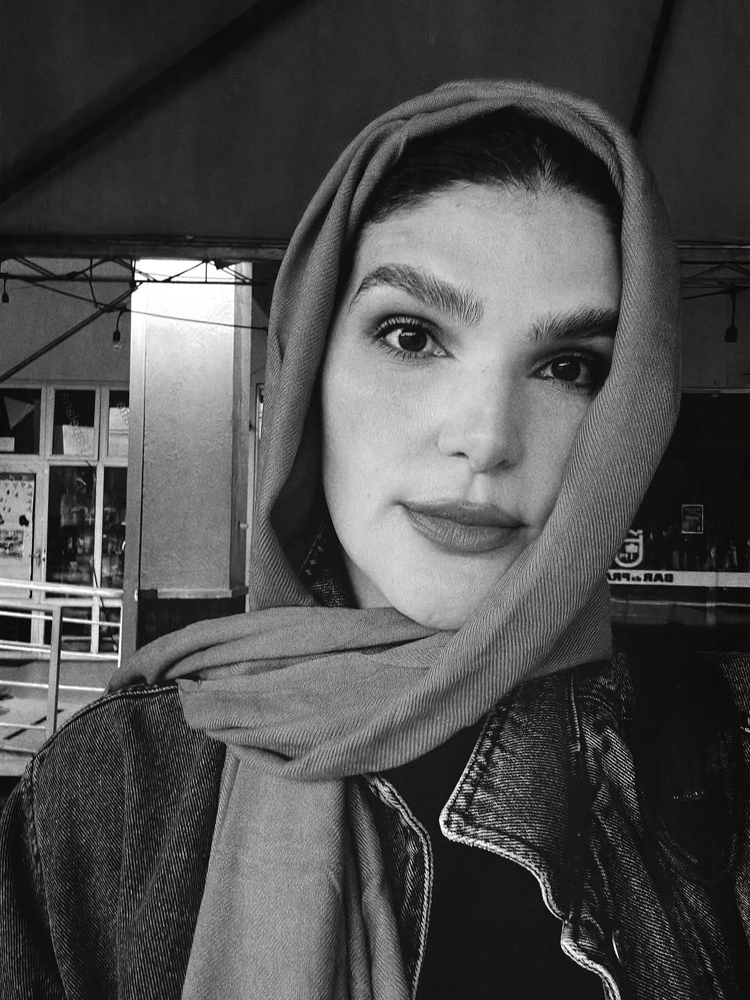 Post 8 by Ariane Camargo on Instagram (carousel)