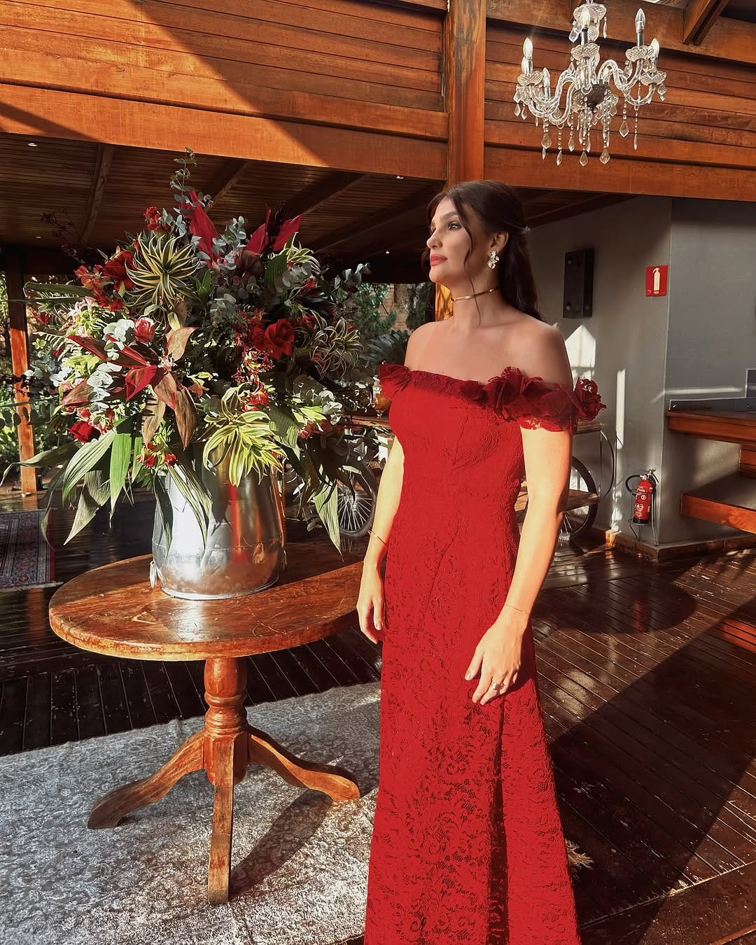 Post 9 by Ariane Camargo on Instagram (carousel)