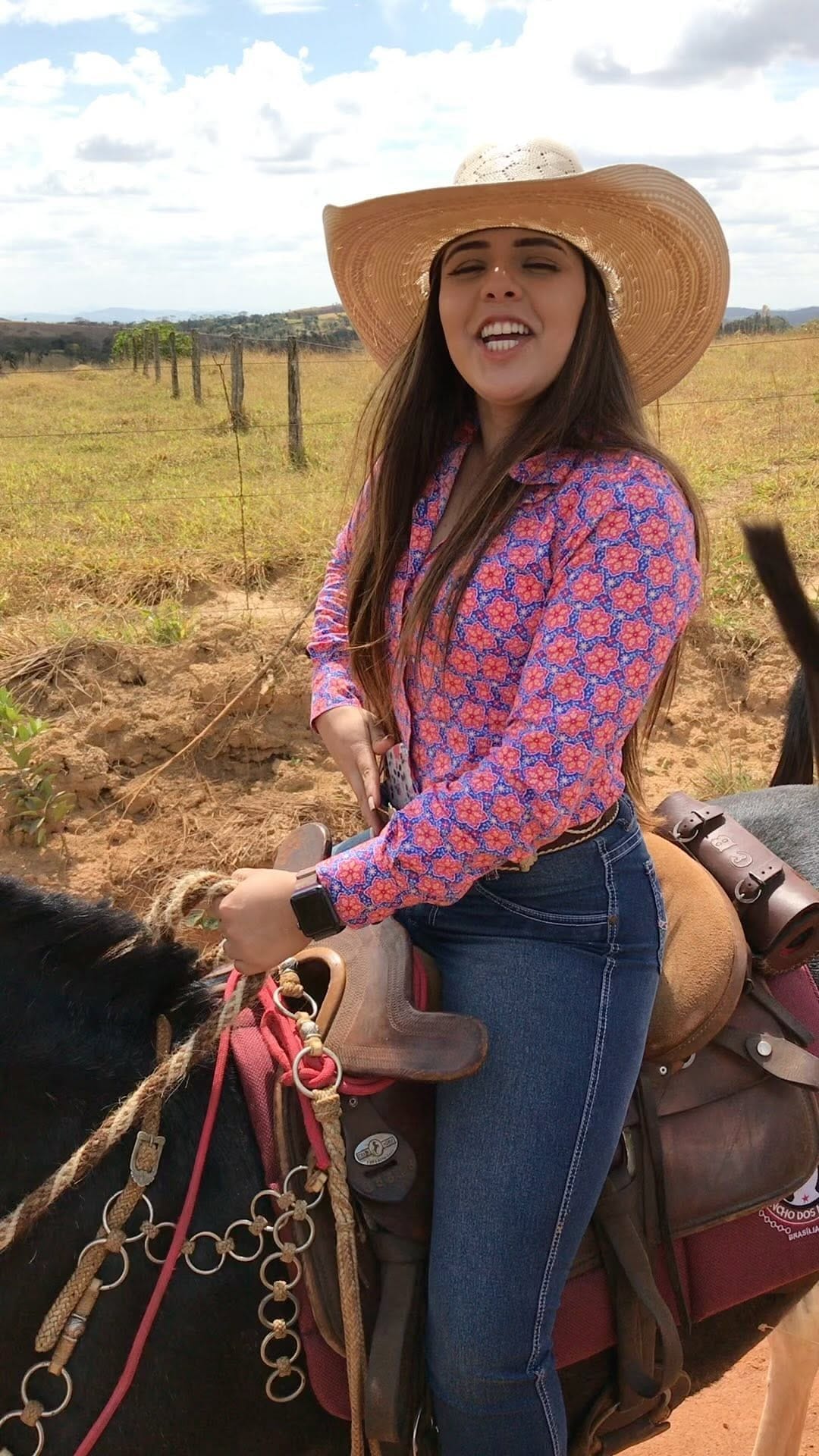 Post 9 by Carol Biângulo on Instagram (video)