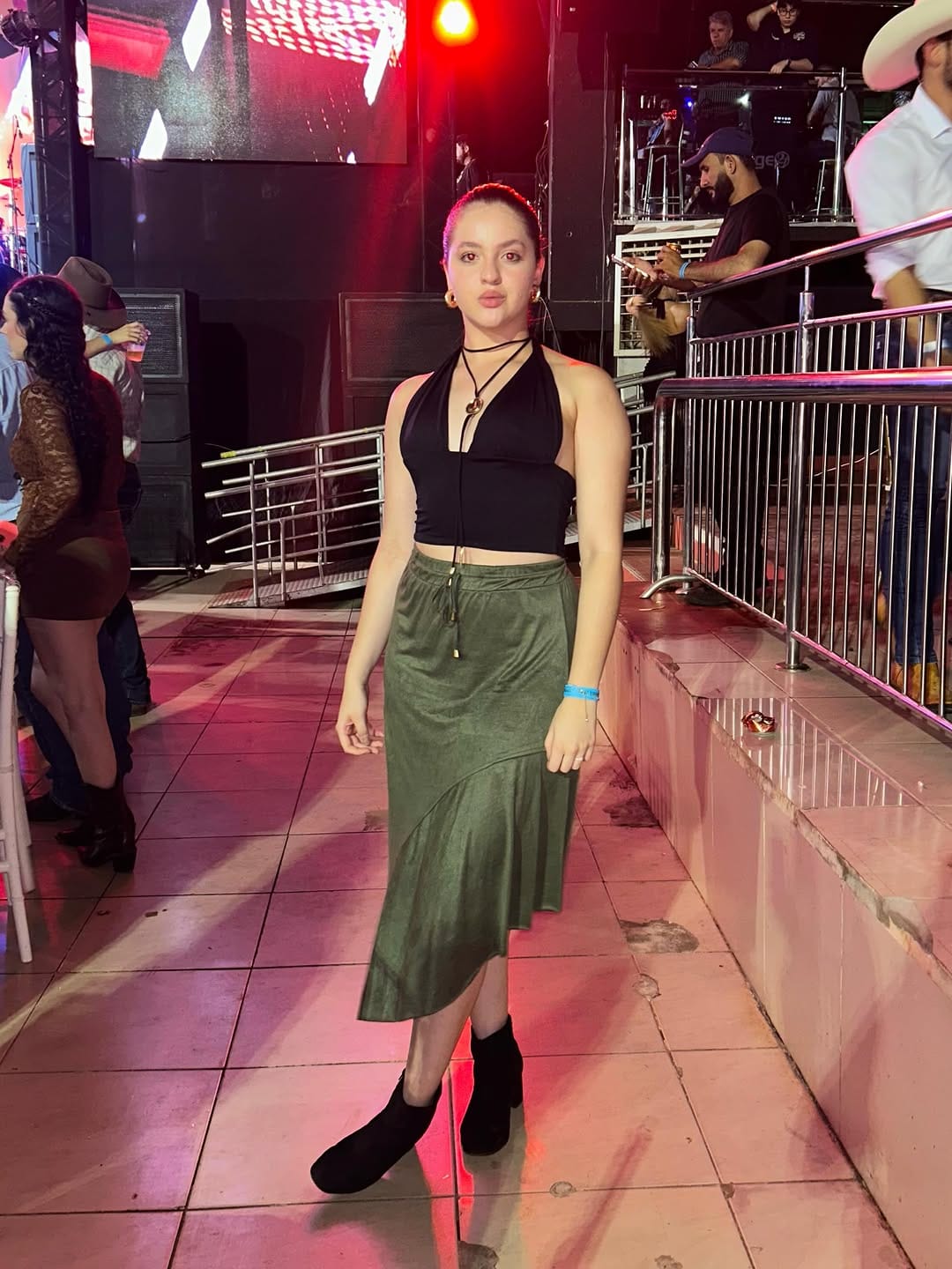 Post 2 by Isabelle Barros on Instagram (carousel)