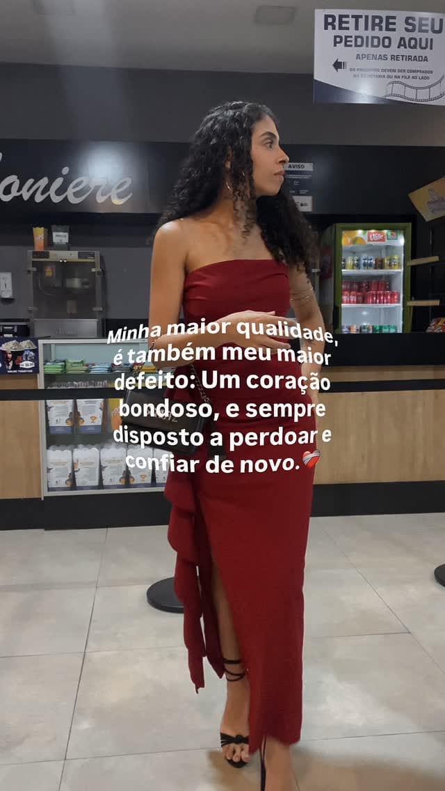 Post 7 by Sthefanie Dias on Instagram (video)