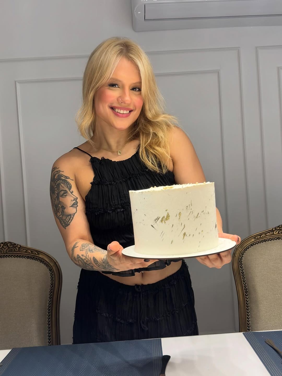 Post 8 by Natalia Borges on Instagram (carousel)