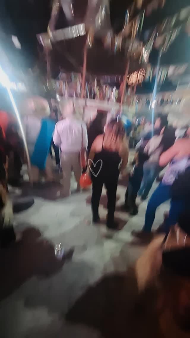 Post 4 by Adrianne Silva on Instagram (video)