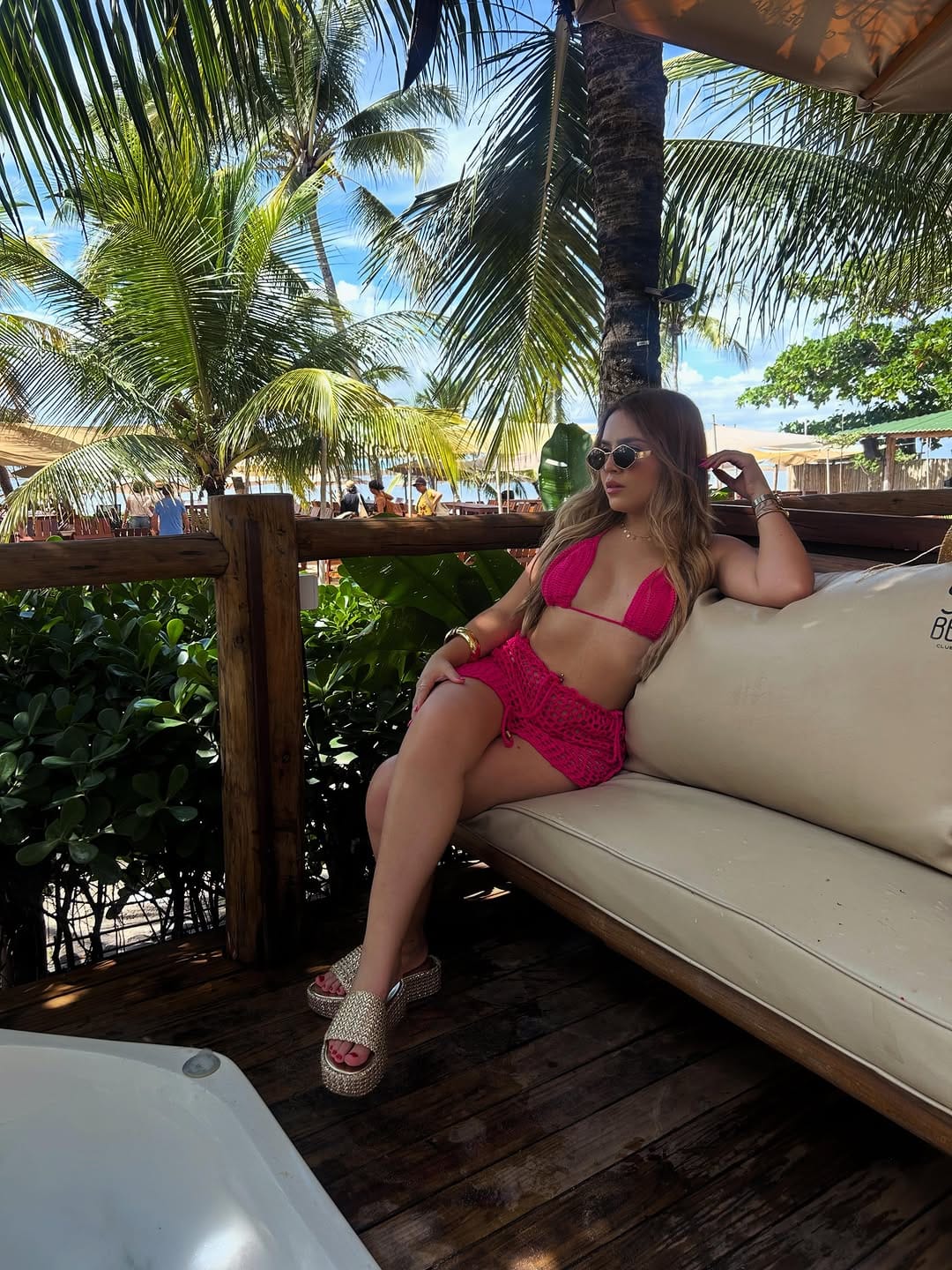 Post 4 by Julia Lima on Instagram (carousel)