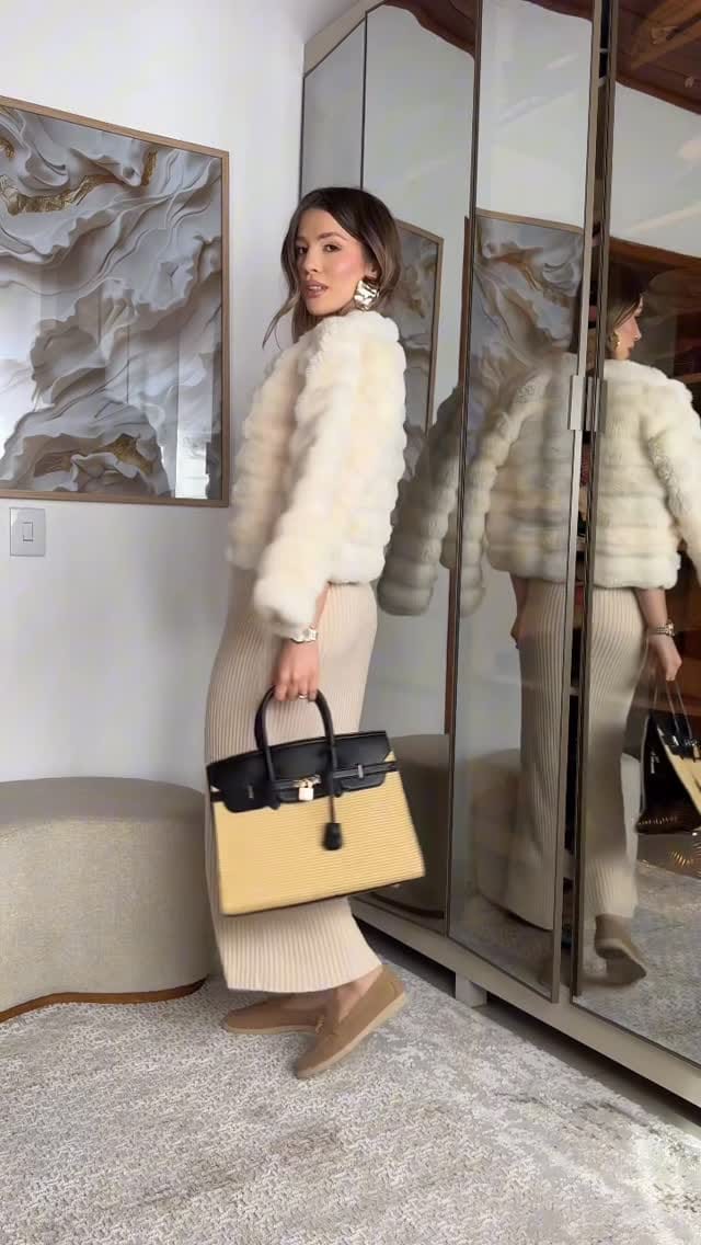 Post 1 by AMANDA SALLES |  Influencer Fashion on Instagram (video)