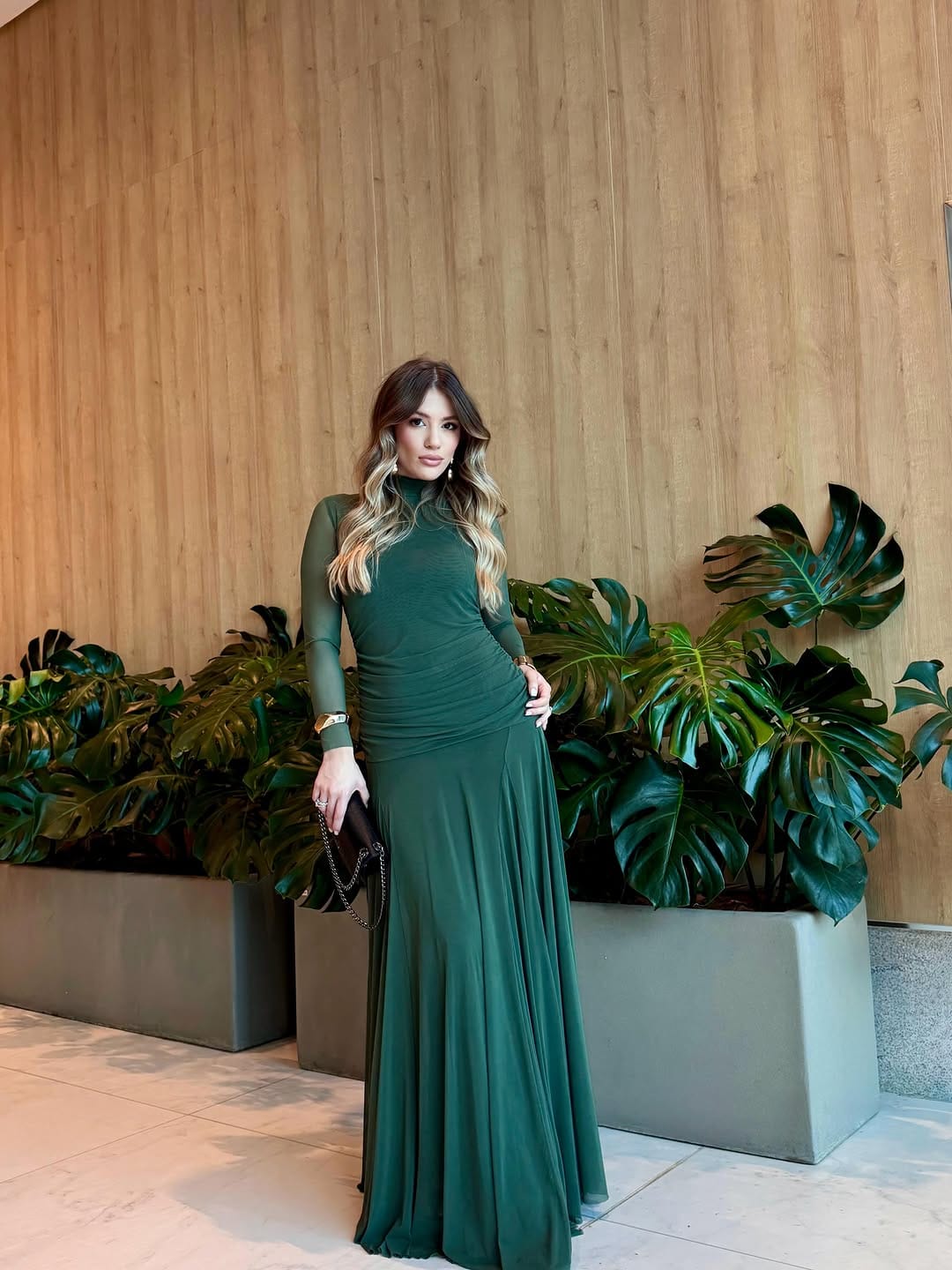 Post 6 by AMANDA SALLES |  Influencer Fashion on Instagram (carousel)
