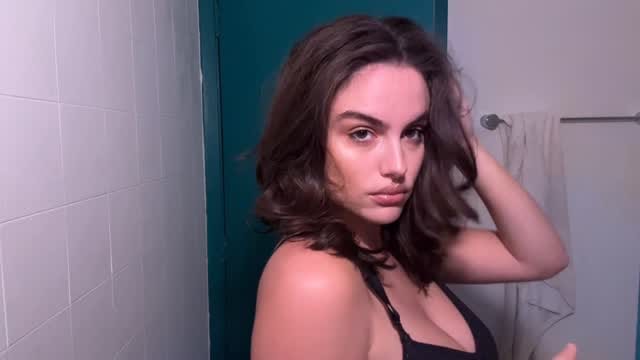 Post 4 by Natália Toledo on Instagram (video)