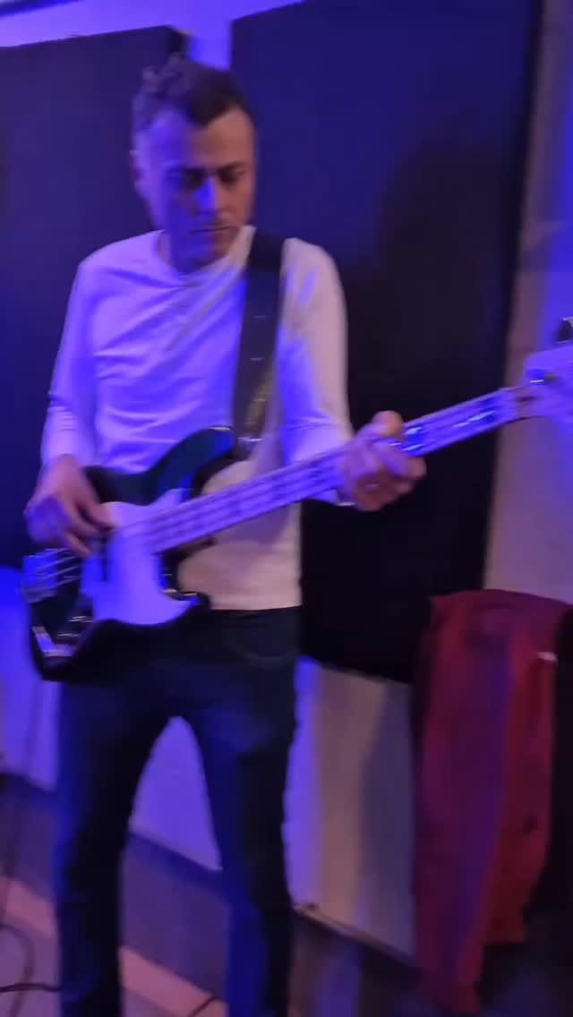 Post 2 by Só Creedence on Instagram (video)