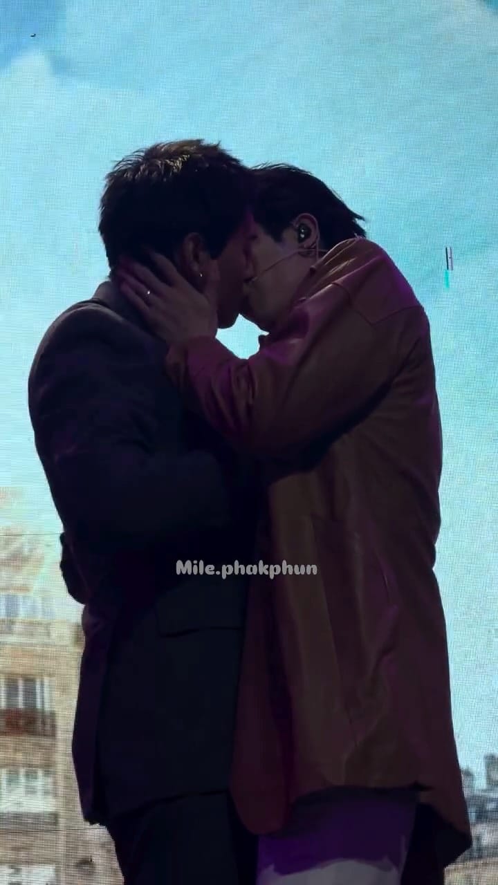 Post 7 by ✧Mile Phakphum official Brazilian fanpage on Instagram (video)
