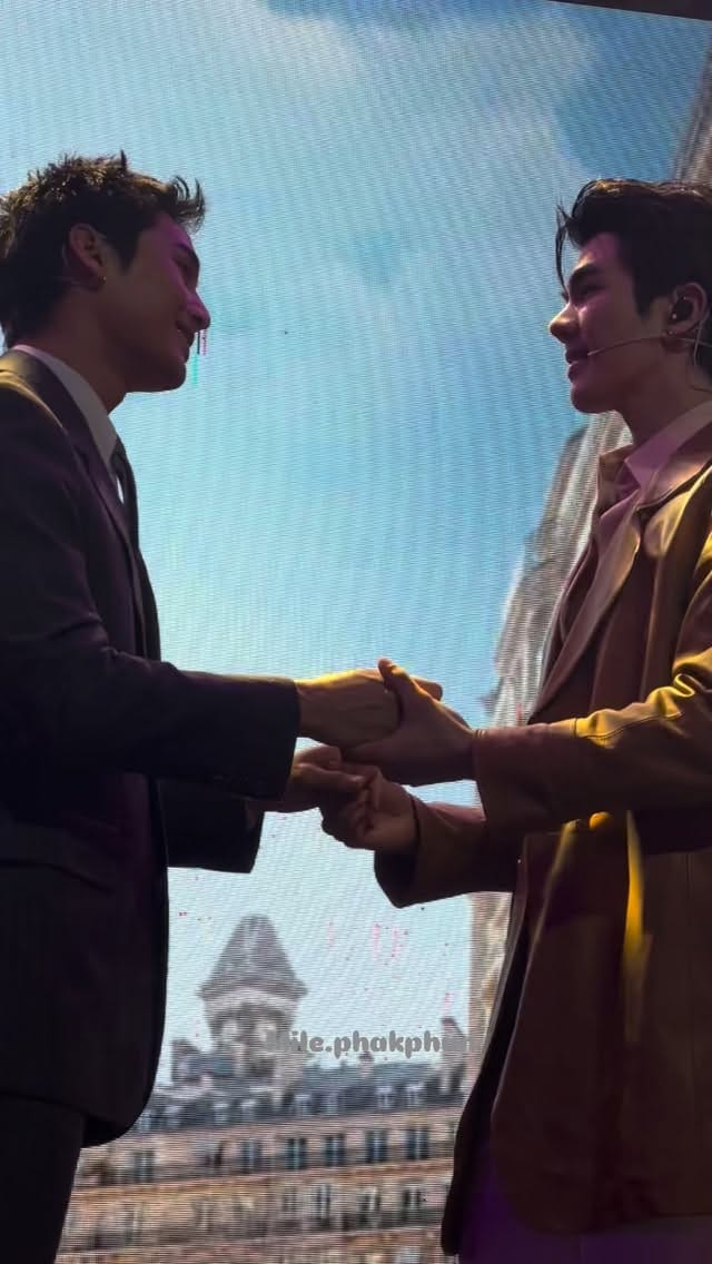 Post 6 by ✧Mile Phakphum official Brazilian fanpage on Instagram (video)
